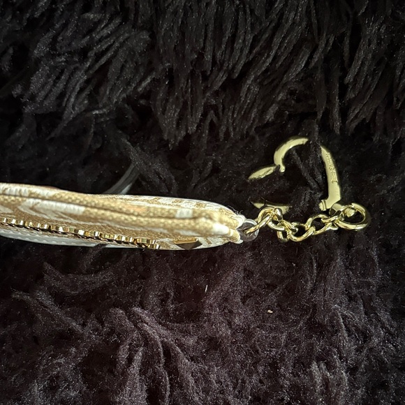 Juicy Couture Beige and White Card Holder - Picture 11 of 12